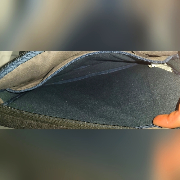 Targus Tablet/laptop Bag - Picture 4 of 11